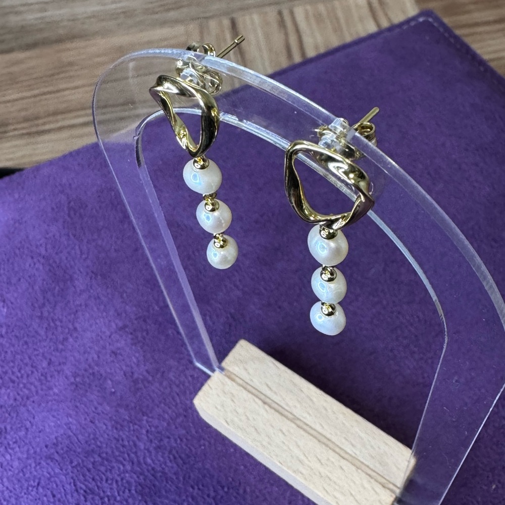 Pandora Gold and Pearl Dangle Earrings - Picture 2 of 6